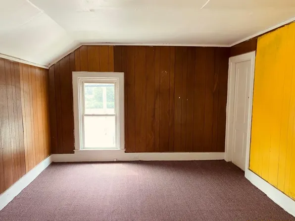 240 Bleecker St, Gloversville, NY 12078