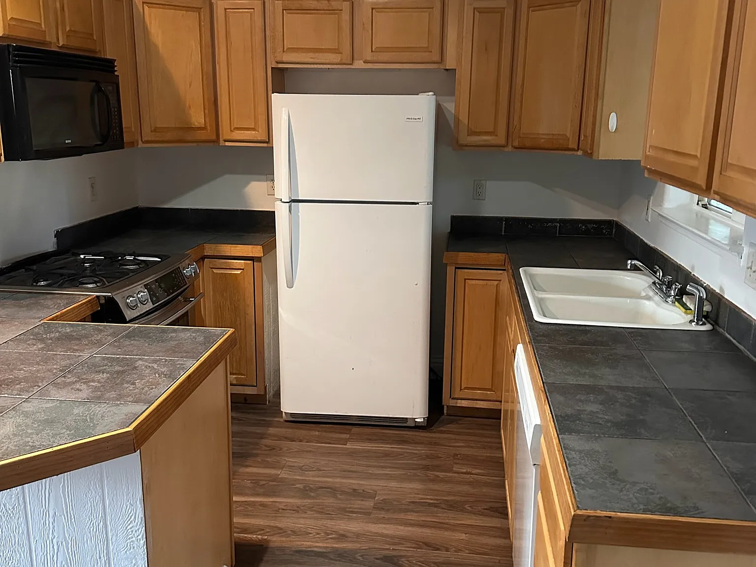 3 bed, 1358 sqft, $3,000 — Photo 3