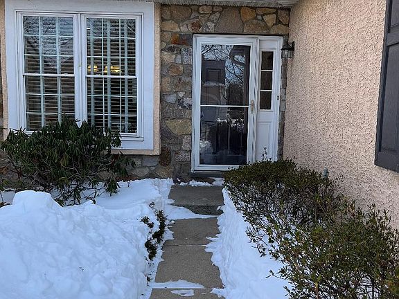2nd image of 92 Wheatsheaf Ln