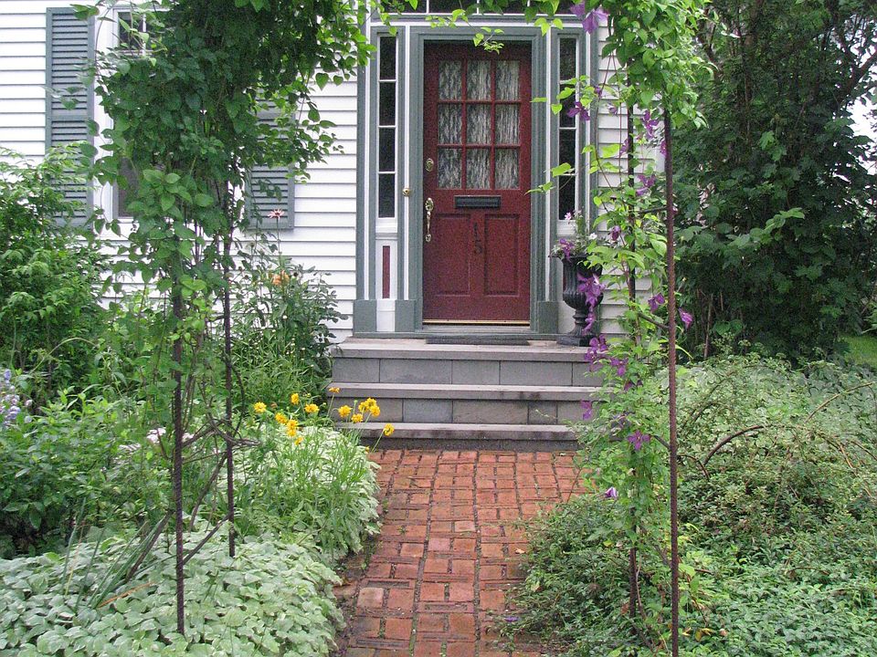 1st image of 15 Main St