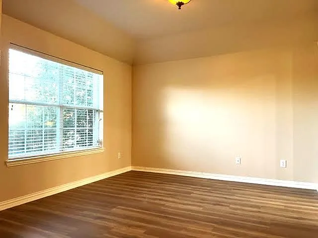 8405 Shasta Dr — Photo 9