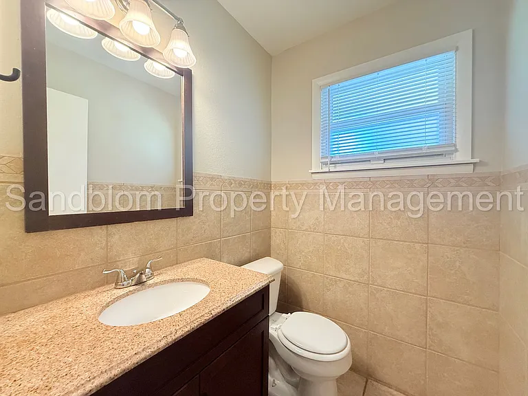 4534 E 39th St — Photo 15