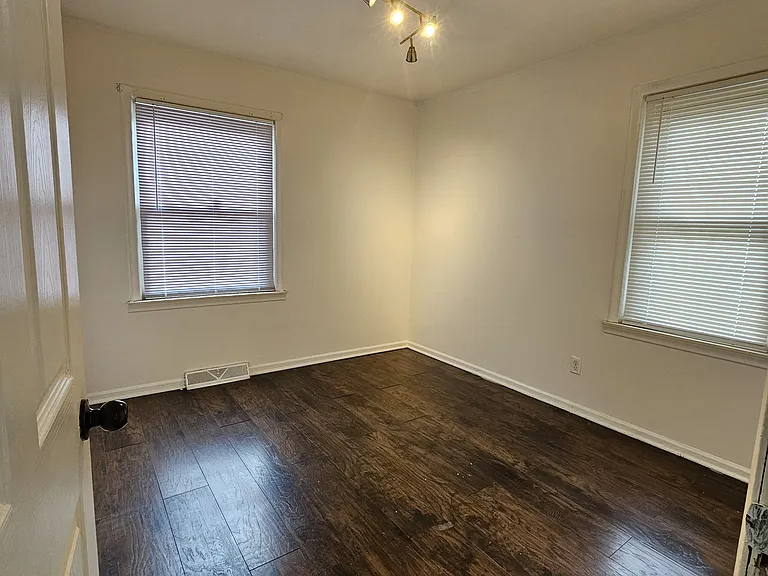 14219 Knox Ave — Photo 3
