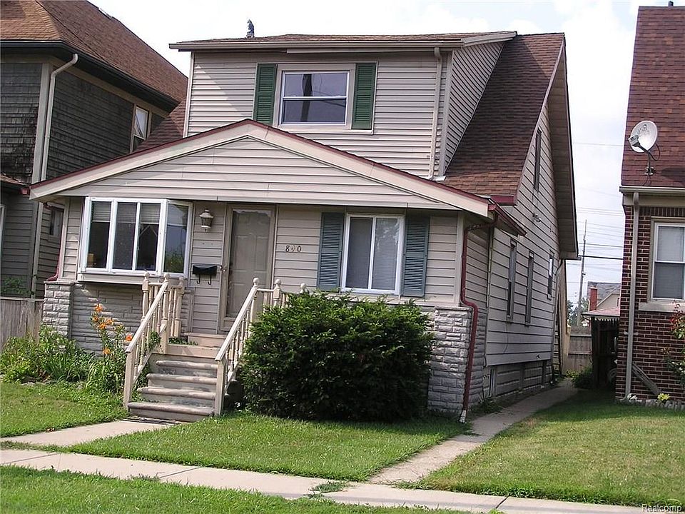 1st image of 840 Superior Blvd APT 2