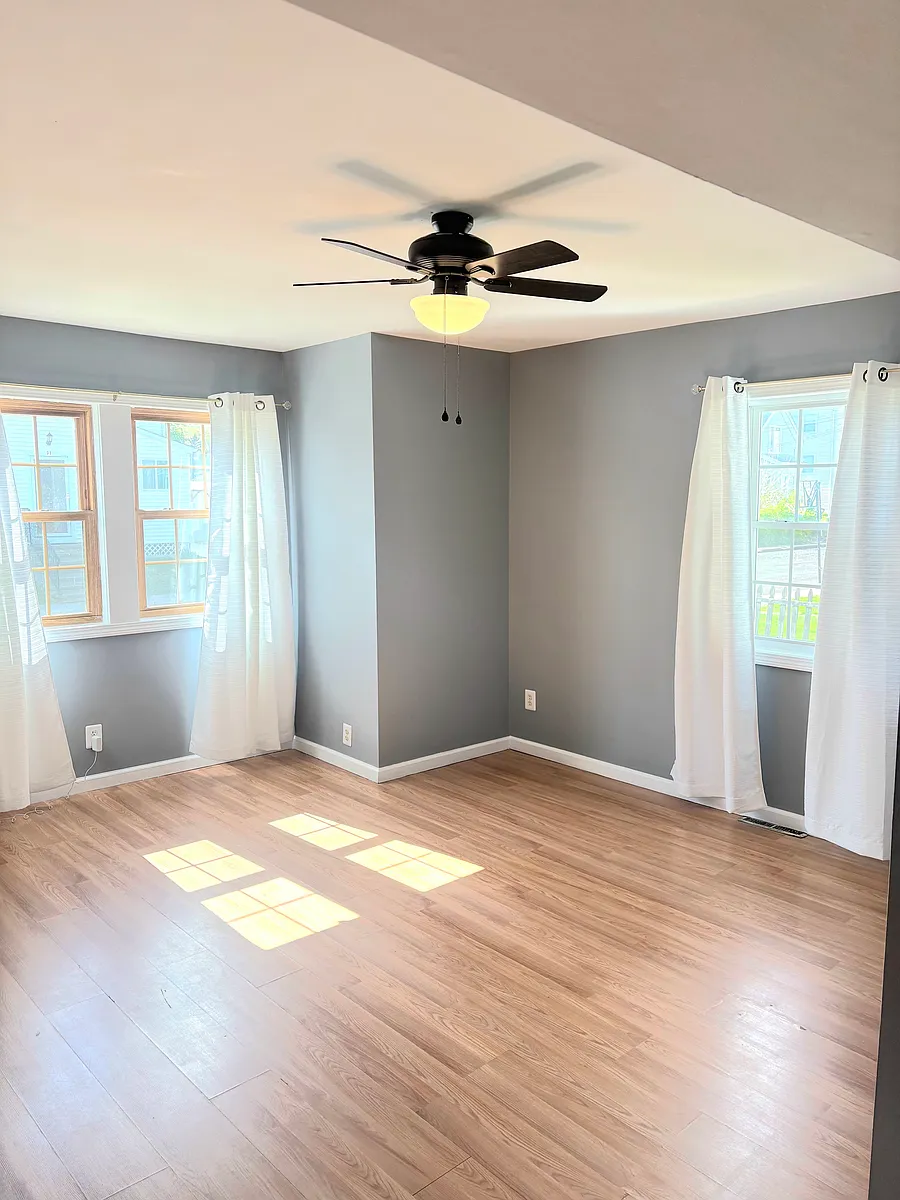 Building Photo - 32 Williams St #32