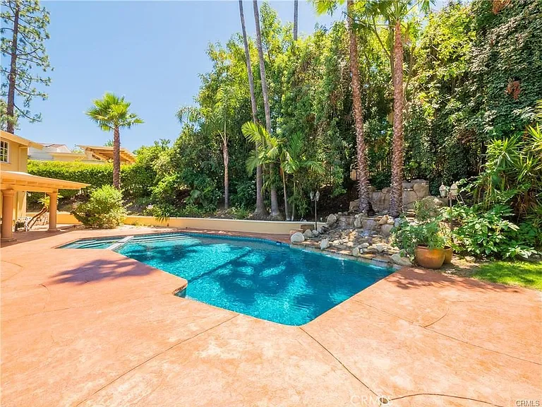 16545 Park Lane Cir — Photo 37