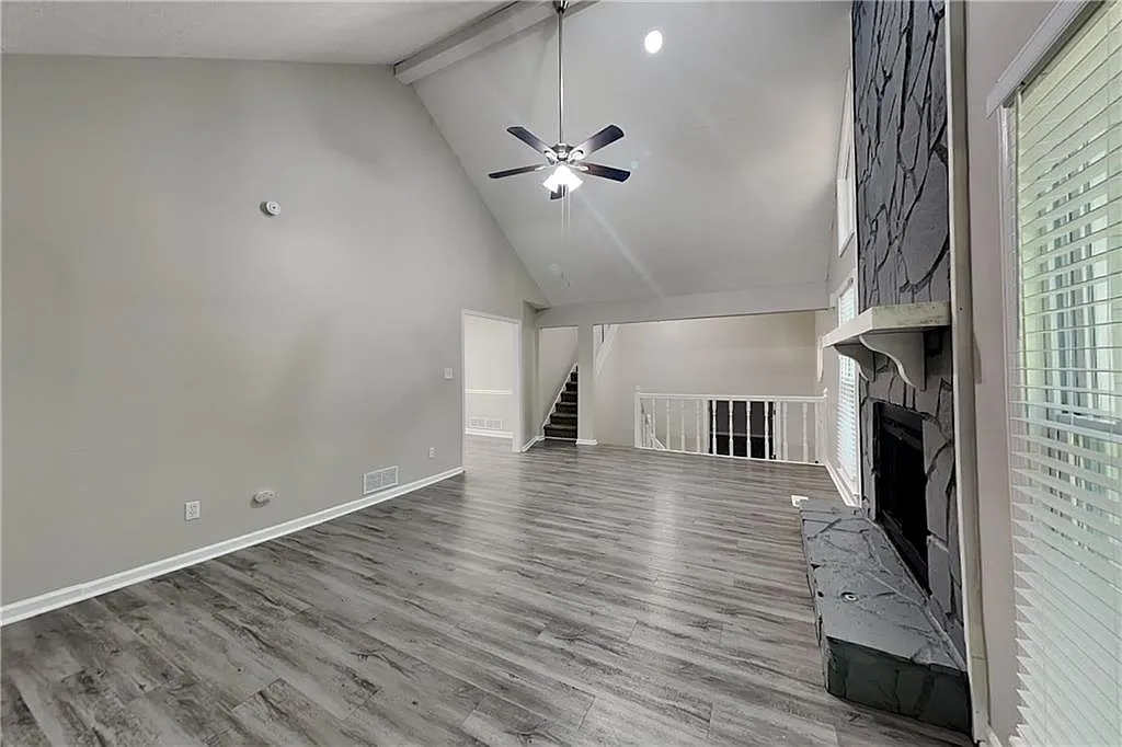 3 bed, 2.0 bath, 1492 sqft, $1,975 — Photo 3