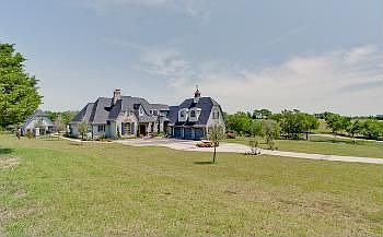 2nd image of 343 Thornwood Ln