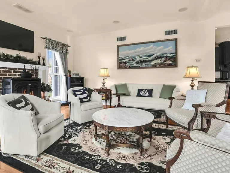 6 Beach Ave — Photo 10