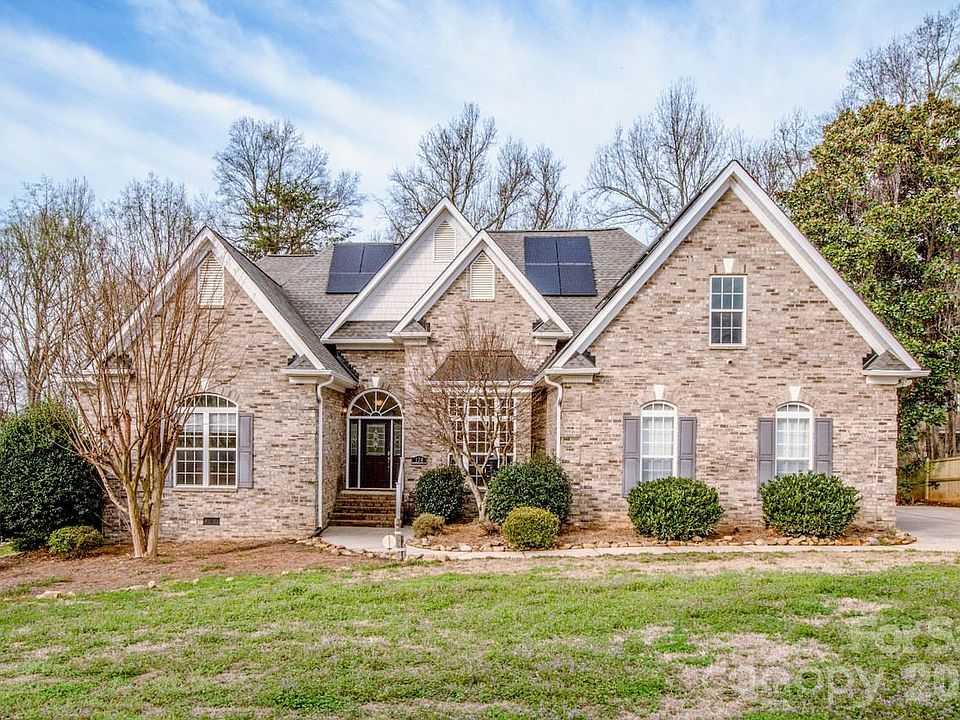 1st image of 124 Cedar Woods Dr