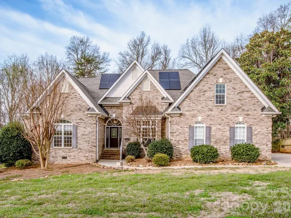 124 Cedar Woods Dr, Mooresville, NC 28117
