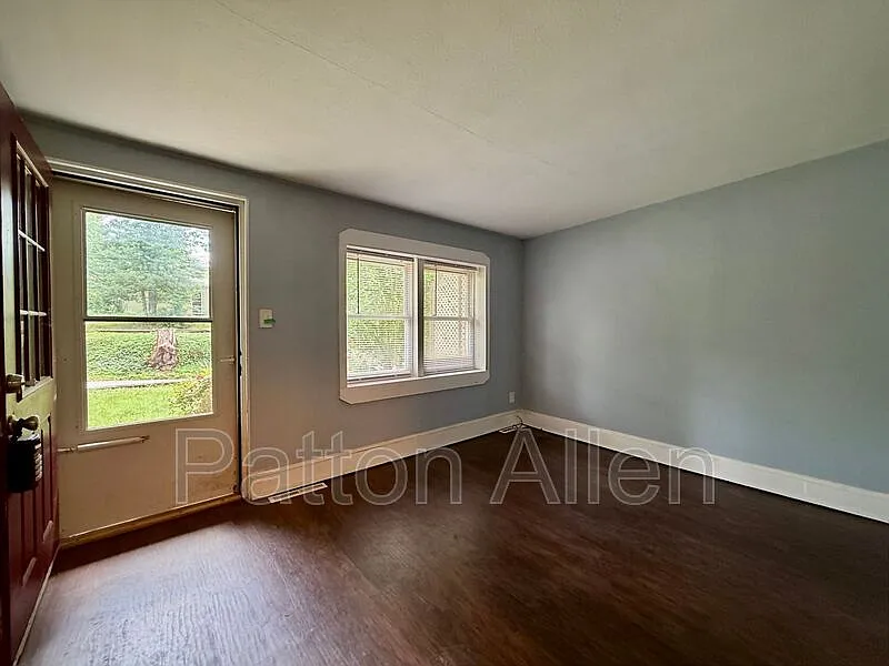 2 bed, 1.0 bath, $1,350 — Photo 3