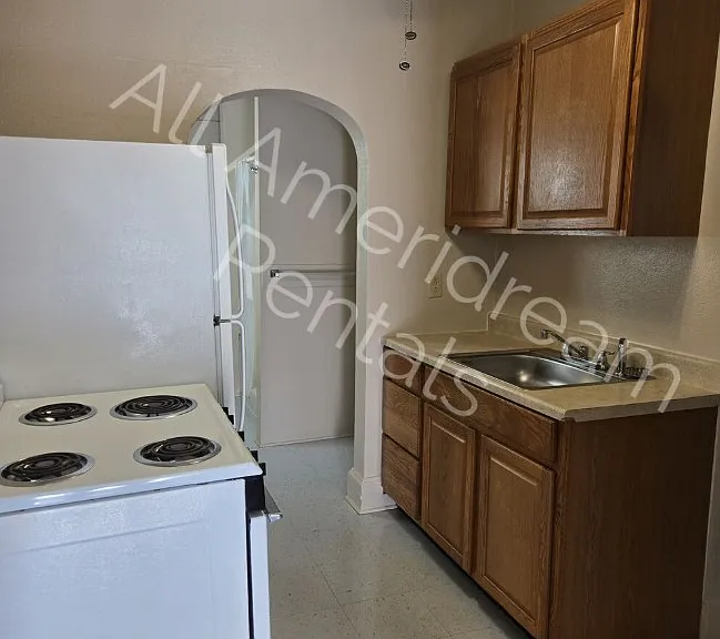 930 Carlisle St — Photo 2