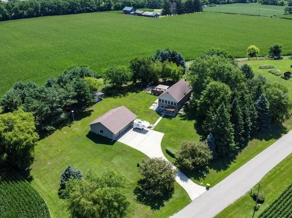 2200 Washington Rd, Stoughton, WI 53589