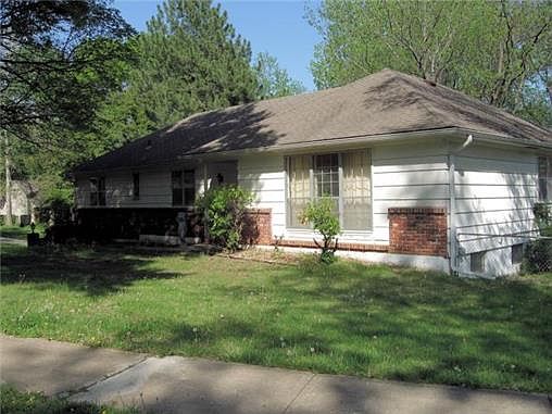 3rd image of 8701 Woodson Dr