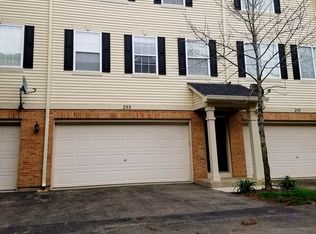 255 Evergreen Cir, Gilberts, IL 60136