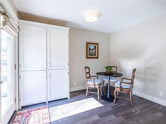 5th image of 660 Scott Cir