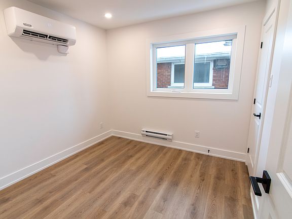 5th image of 142 Young St #A