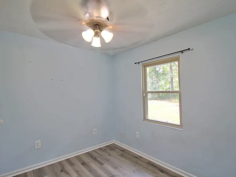 1062 Kelly Dr — Photo 18