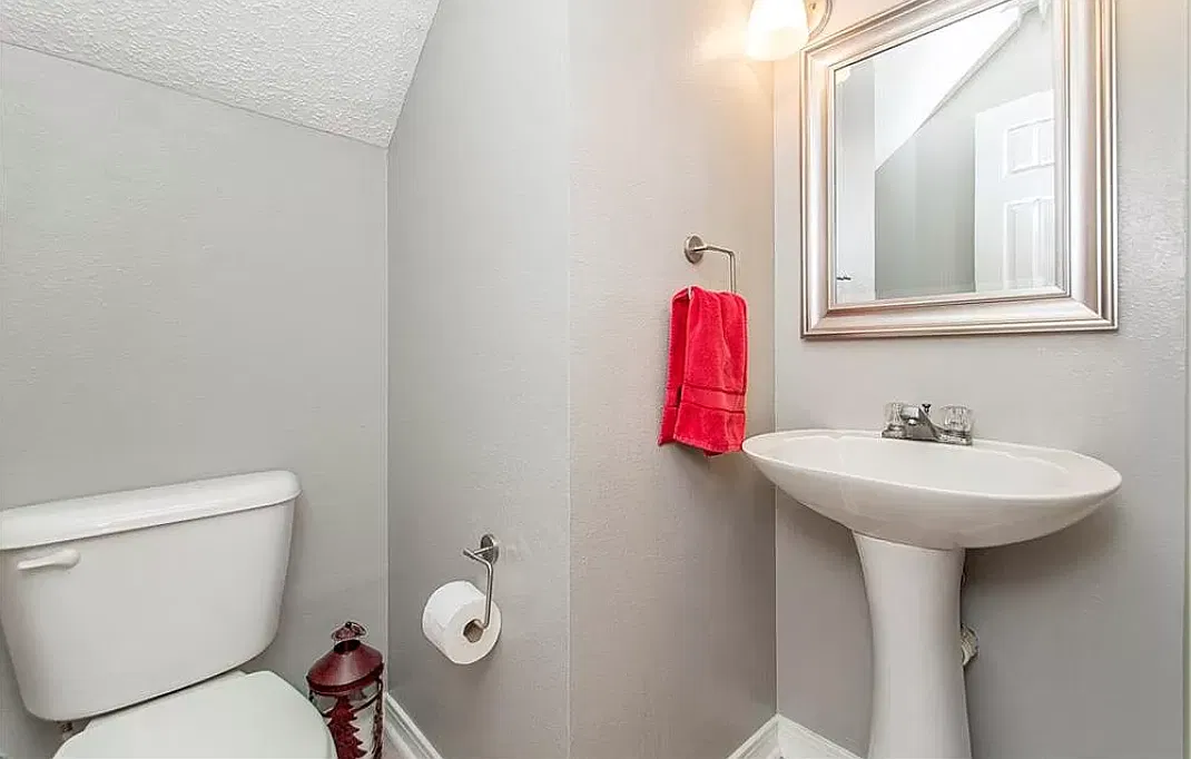 5 bed, 2673 sqft, $2,800 — Photo 1