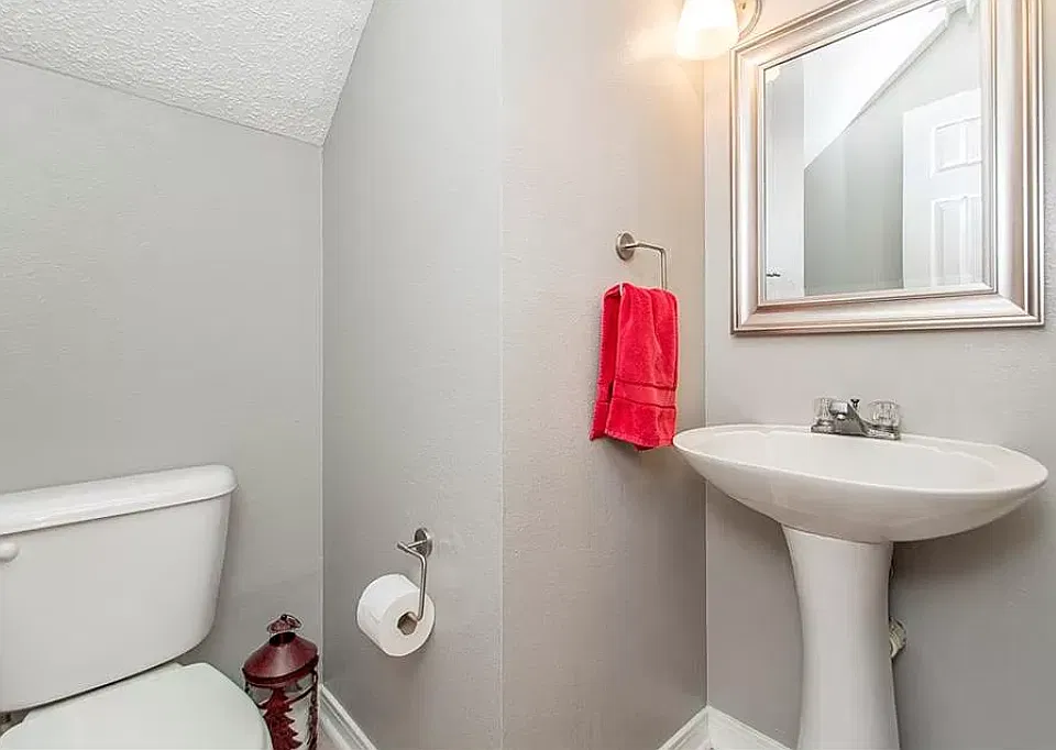 105 Larchwood Dr