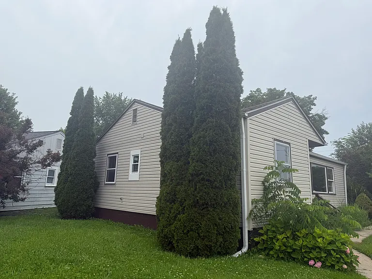 4 Linden Ave — Photo 5