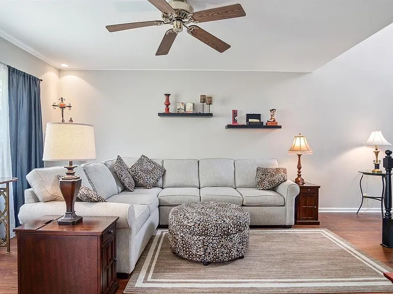 2947 Caldwell Ln — Photo 3