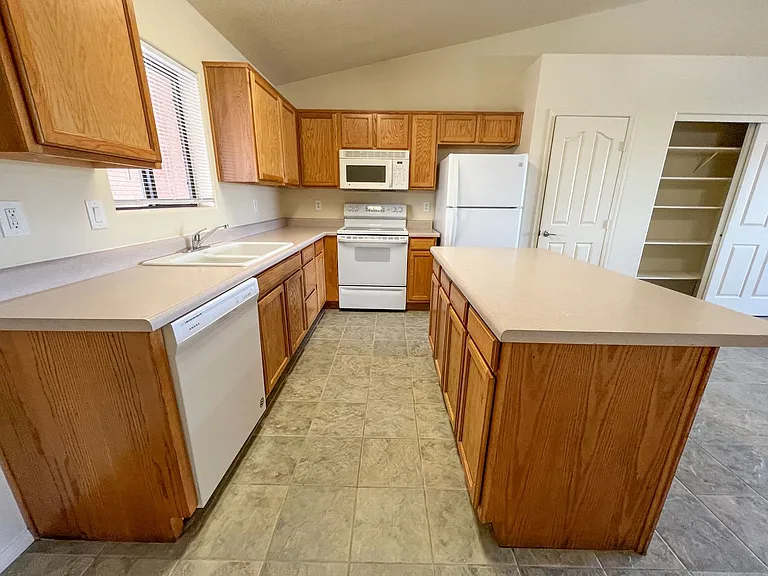 330 S Arnold Ter #B — Photo 8