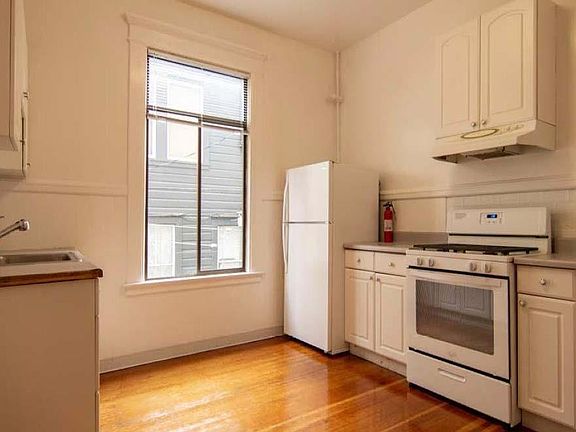 2nd image of 1612 Hyde St APT D