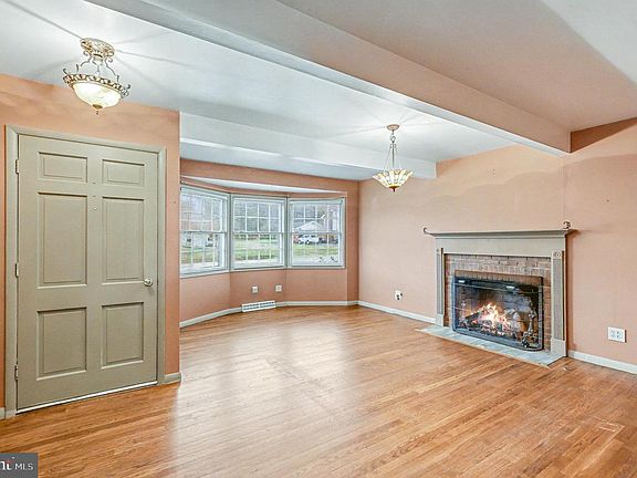 3rd image of 19484 Williams Dr
