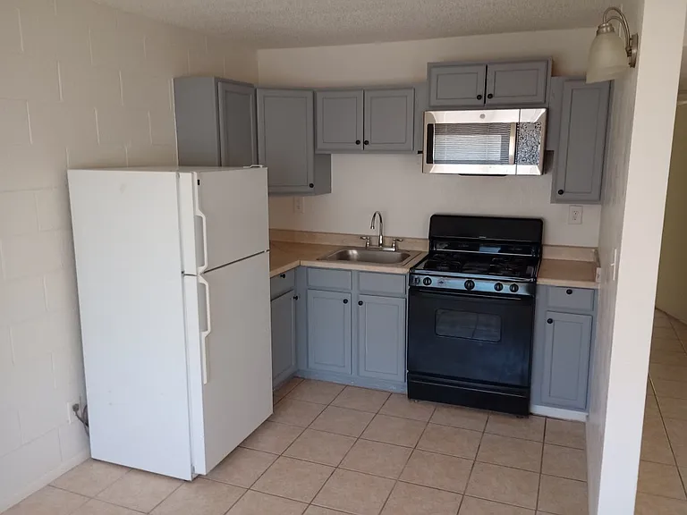 401 N D St #15 — Photo 1
