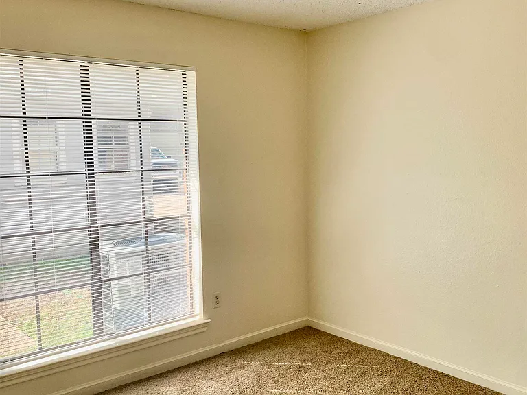 16084 Derby Ave — Photo 6