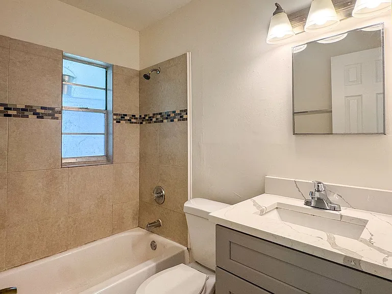914 San Remo Ave — Photo 5