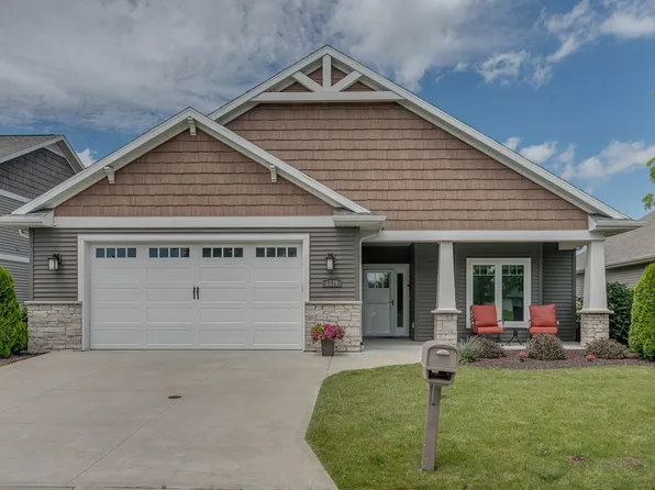 1339 Prairie Lake Cir #32, Neenah, WI 54956