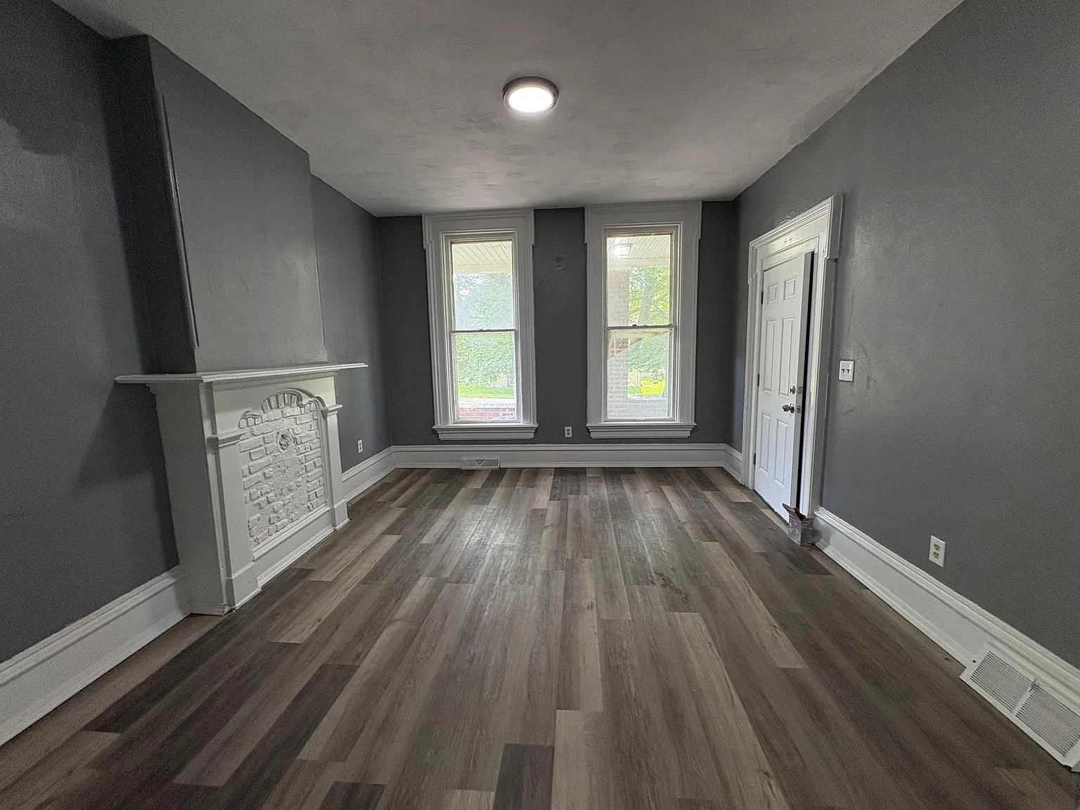 918 Walnut — Photo 3