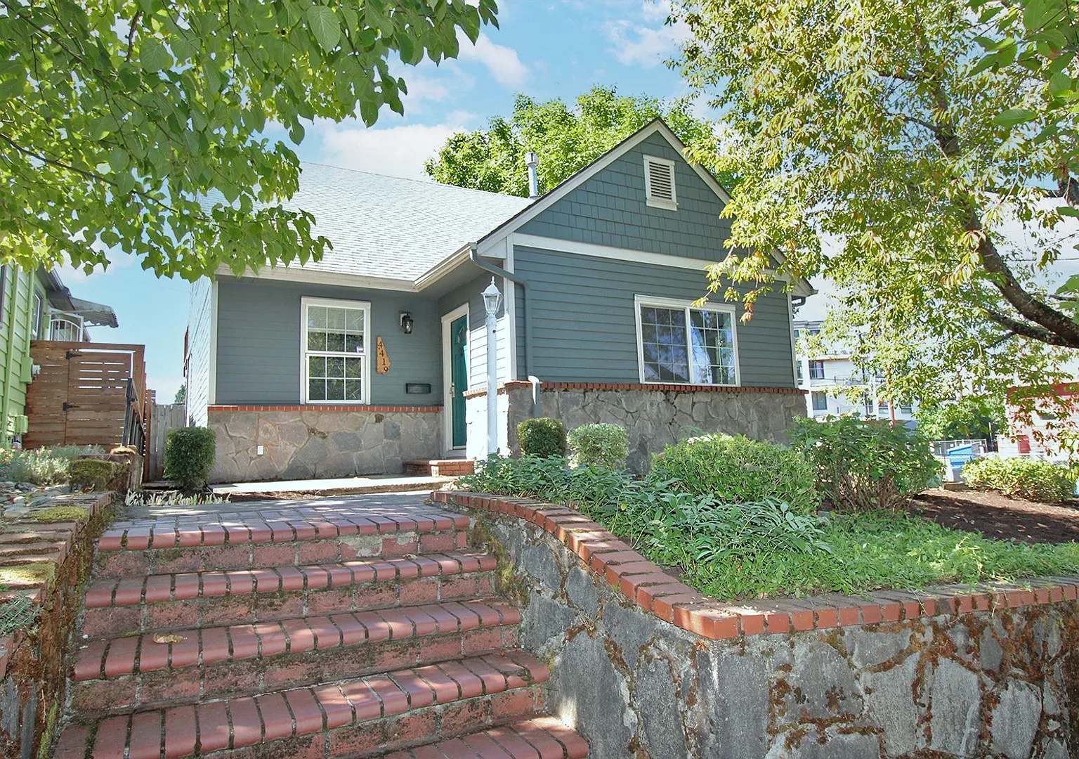 Charming Remodeled 4 Bedroom Home One Block From N Mississippi! — Photo 1