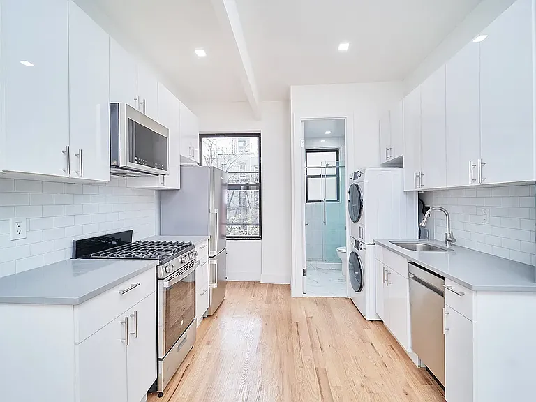 501 1/2 W 43rd St #3W — Photo 1