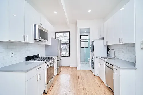 501 1/2 W 43rd St Photo 1
