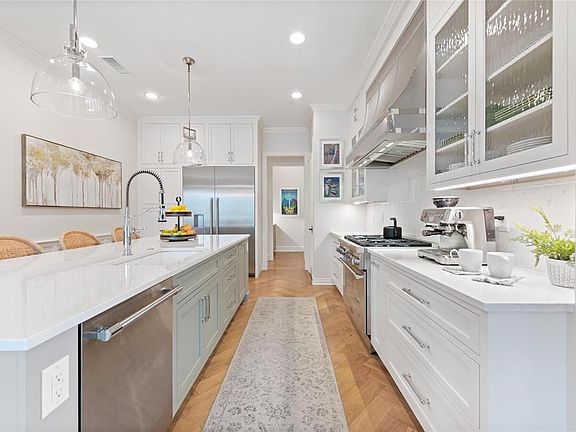 5th image of 915 Turnberry Ln