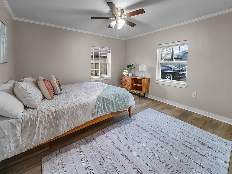 510 Hogg St — Photo 13