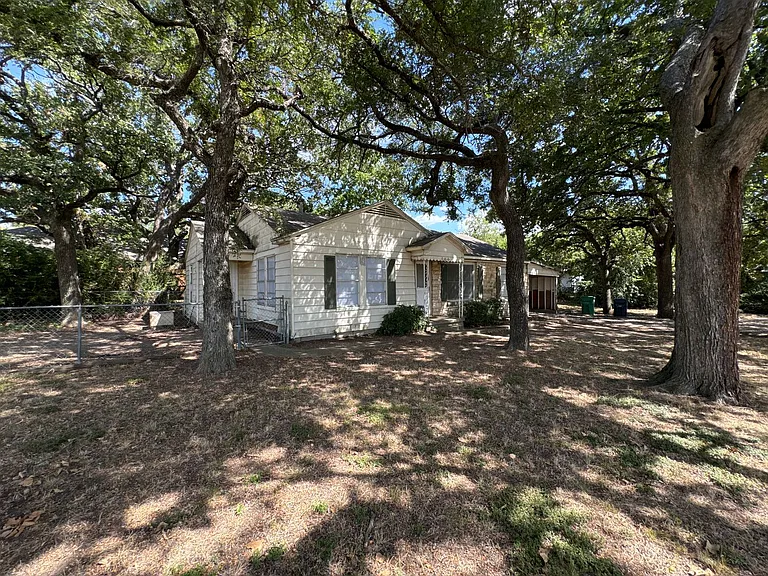 800 Audra Ln — Photo 3