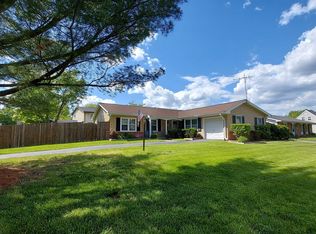 1403 E Maple Ave, Sterling, VA 20164