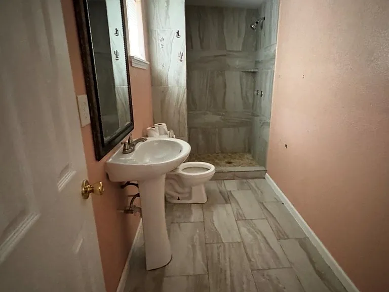 709 Matthews St — Photo 9