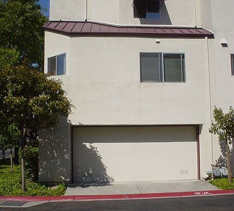 3rd image of 115 E Court Ln