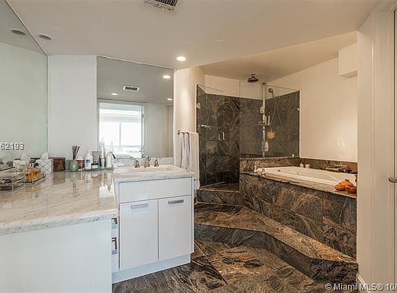 5th image of 1541 Brickell Ave #A2402