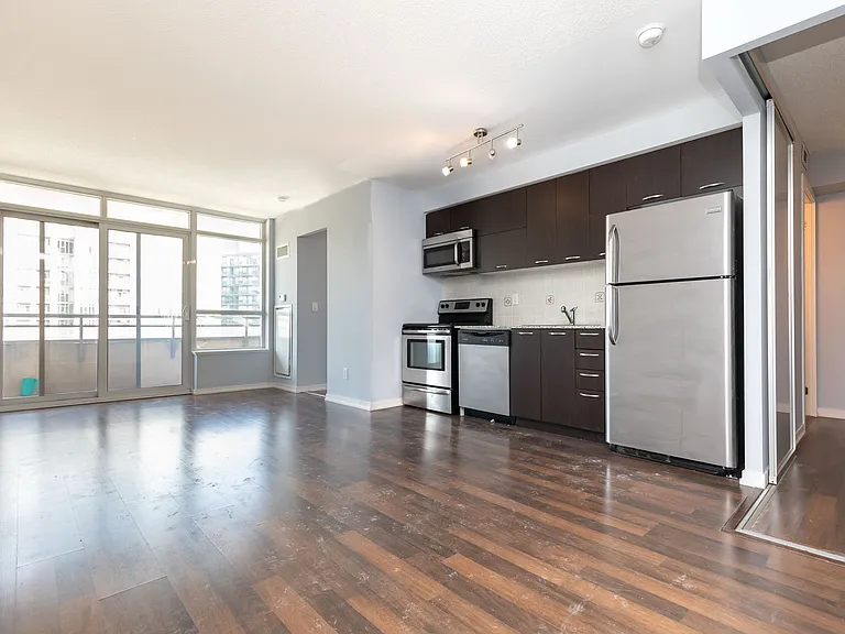 38 Joe Shuster Way — Photo 15