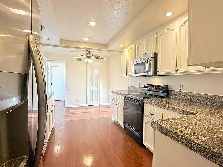 506 Silver Lake Dr — Photo 9