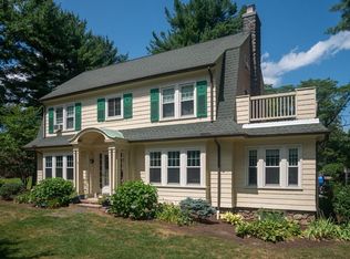 75 Mountain View Dr, Holyoke, MA 01040