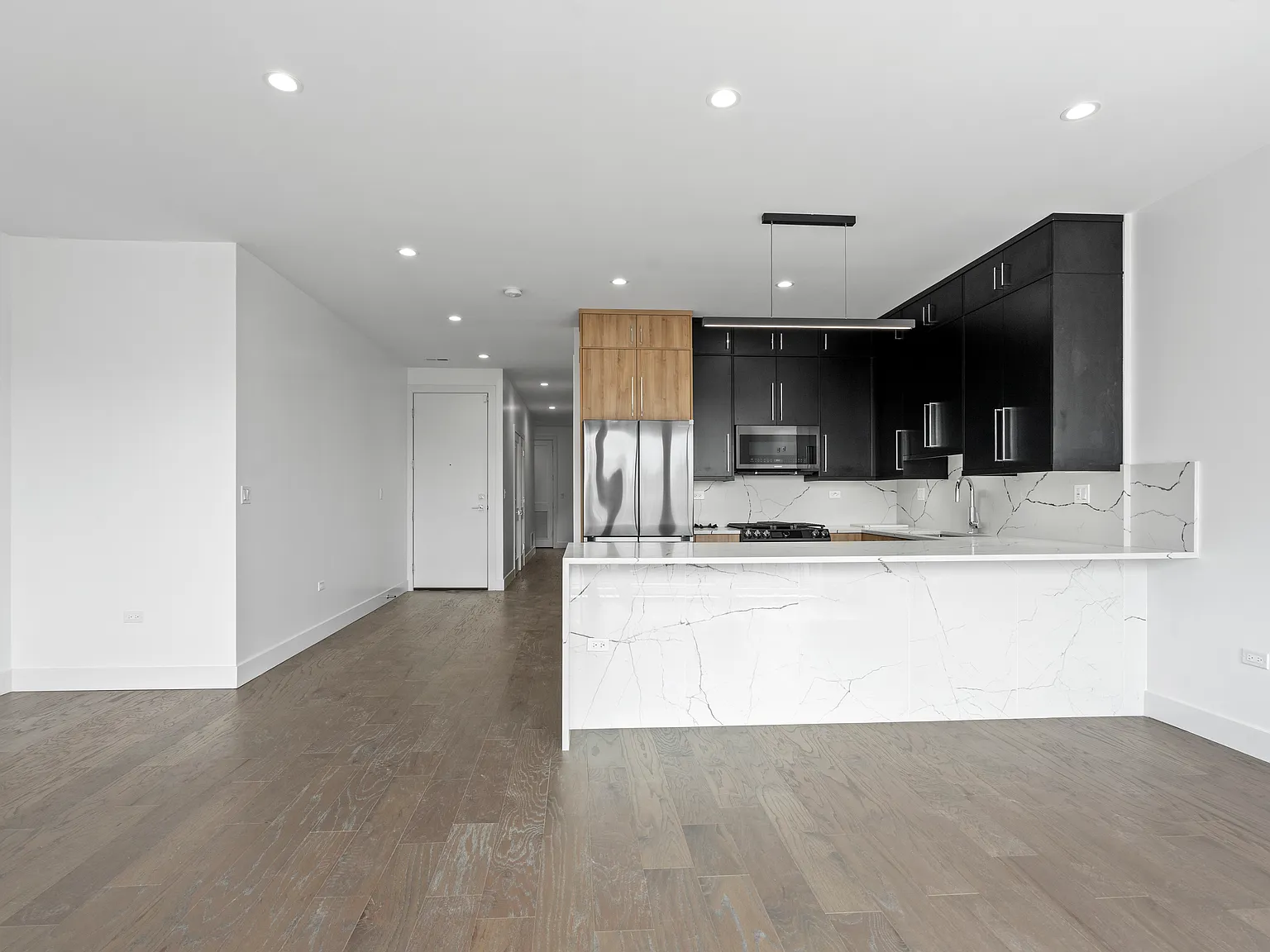 3 bed, 2000 sqft, $4,100 — Photo 2