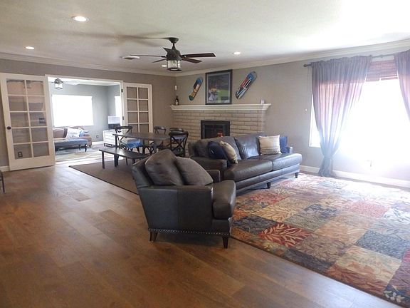 5th image of 2660 El Camino Dr